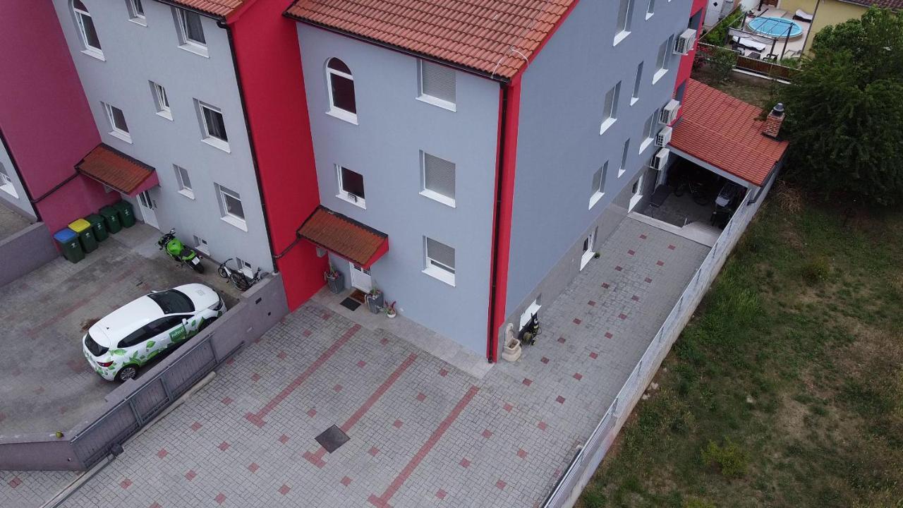 Apartments Saric Pula Exterior photo